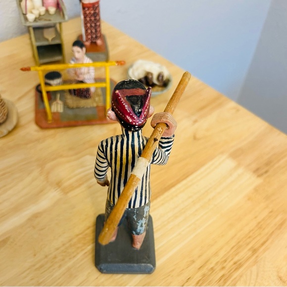 Vintage Primative Handmade hand painted Wooden Navajo figures and furniture . - Picture 3 of 12